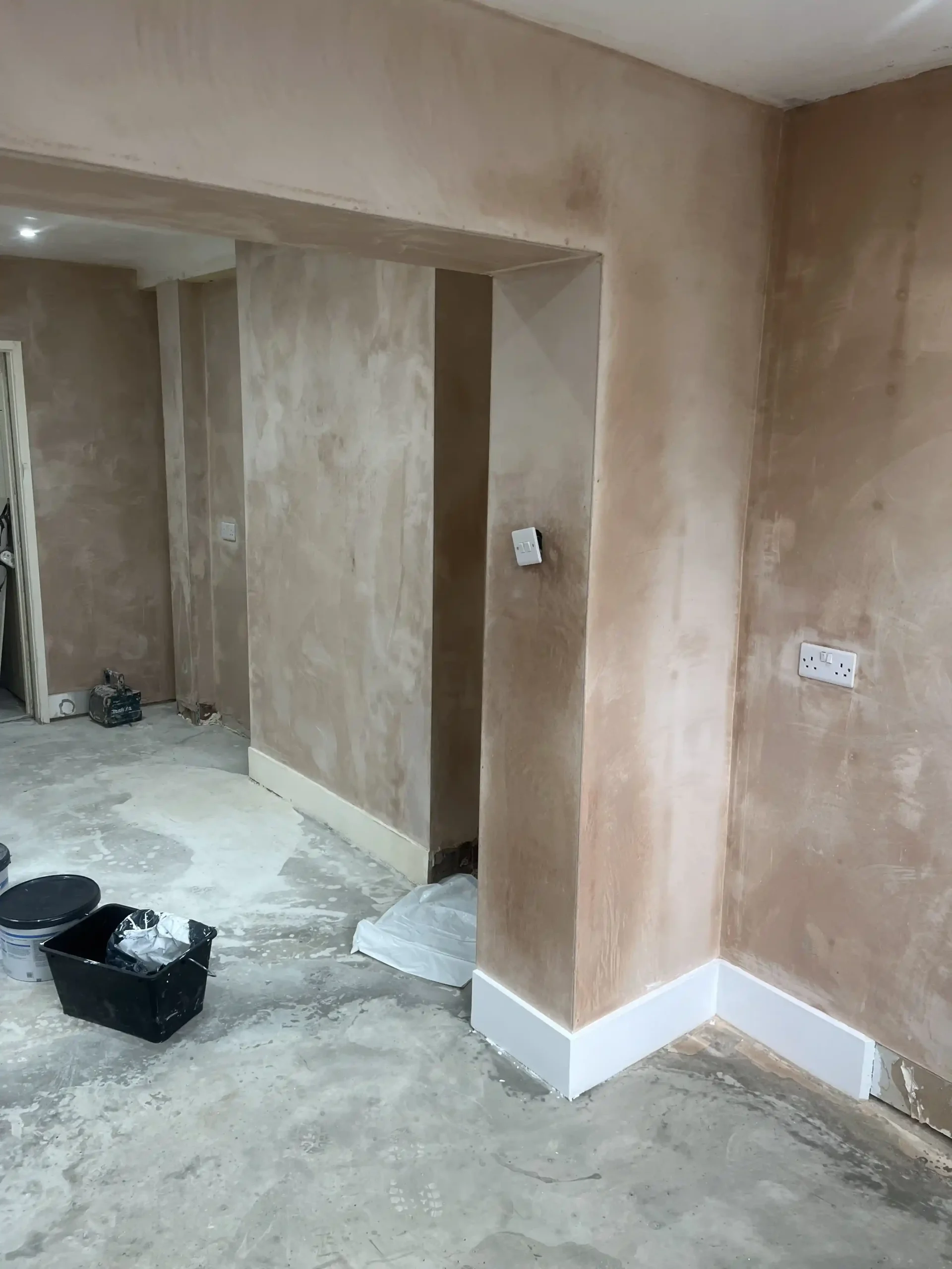 Skimming using gypsum plaster 3